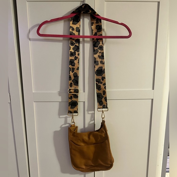 AHDORNED Medium Faux Crossbody Bag - Picture 3 of 11